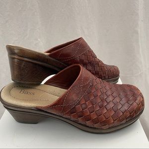 BASS woven clogs